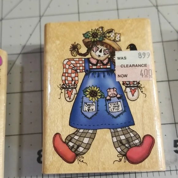Alma Lynne rubber stamps. Boy scarecrow,  girl scarecrow and angel bear. - Picture 3 of 7